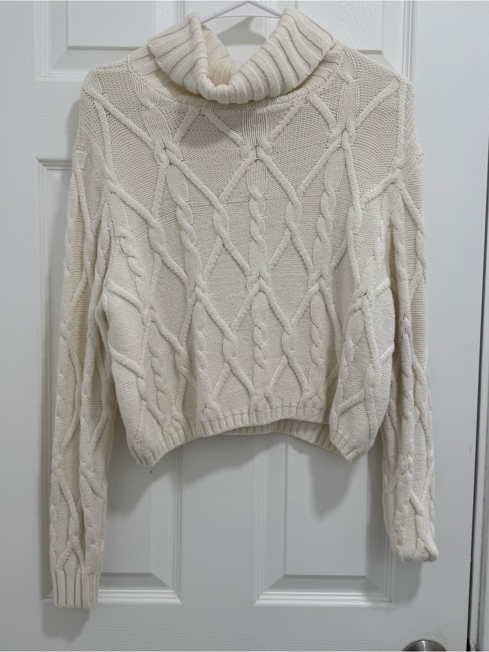 Hollister Cream Cable Knit Turtleneck Sweater